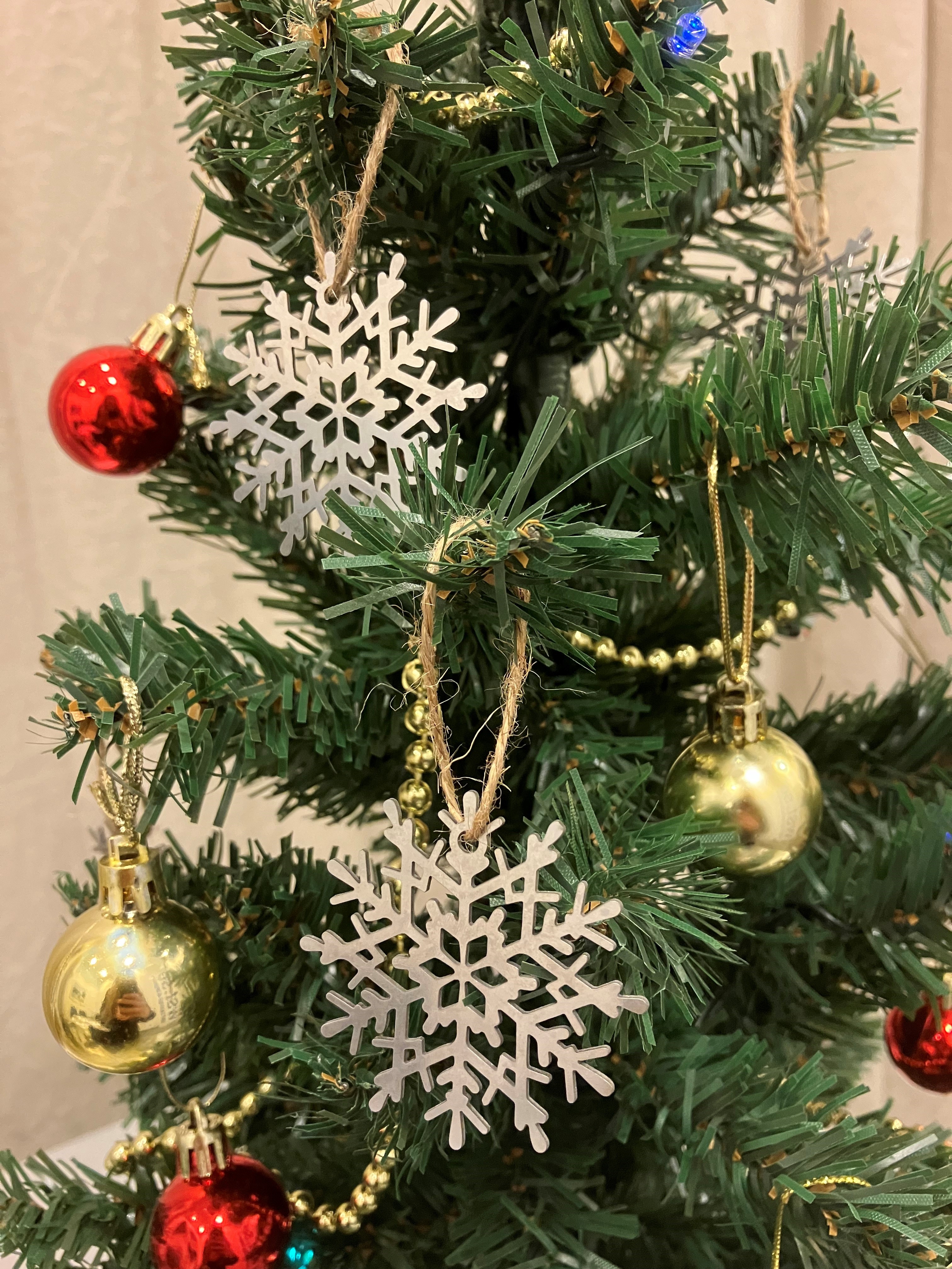 Magiskt Julkul: Vattenskärning Trollar Fram Tomtar och Snöflingor!